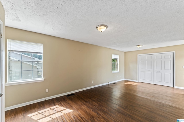 540 Harlem Ave, Hueytown, AL 35023 - unfurnished bedroom featuring wood finished floors, a textured ceiling, and a closet