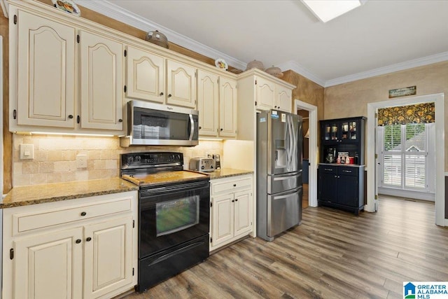 315 Roundabout Dr, Trussville, AL 35173 - kitchen featuring appliances with stainless steel finishes, cream cabinets, wood finished floors, ornamental molding, and decorative backsplash