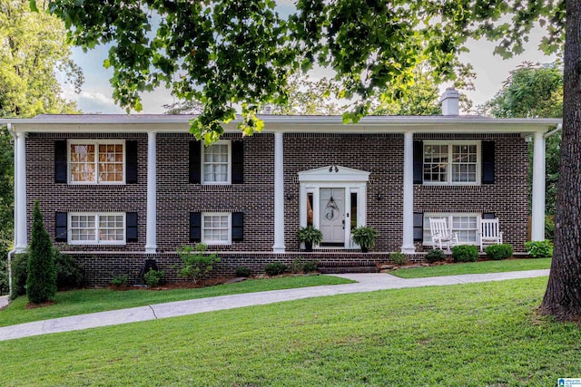 2440 Regent Ln, Hoover, AL 35226 - split foyer home with a front yard, brick siding, and a chimney