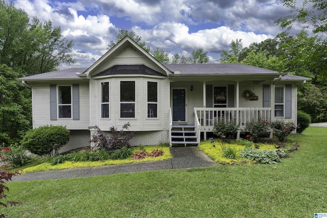 116 Twin Lakes Rd, Trussville, AL 35173 - view of front of house with a porch and a front lawn