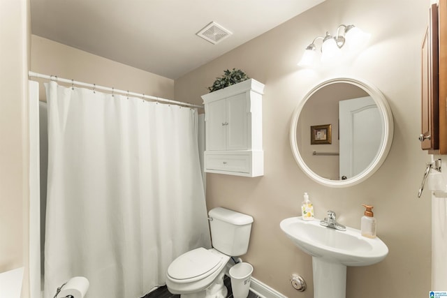 417 Rock View Trl, Maylene, AL 35114 - full bath featuring baseboards and a shower with curtain