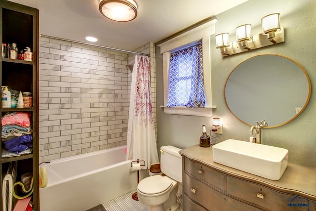 full bathroom featuring shower / bath combo with shower curtain, toilet, and vanity