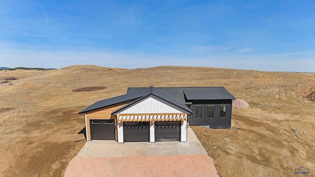 view of front of home featuring a garage