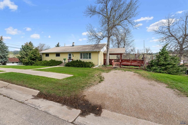 single story home featuring a front lawn