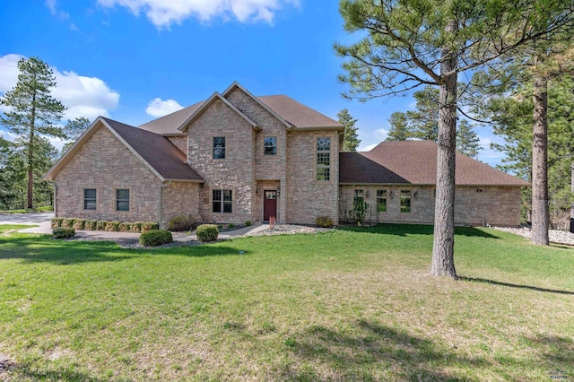 view of front of home featuring a front yard