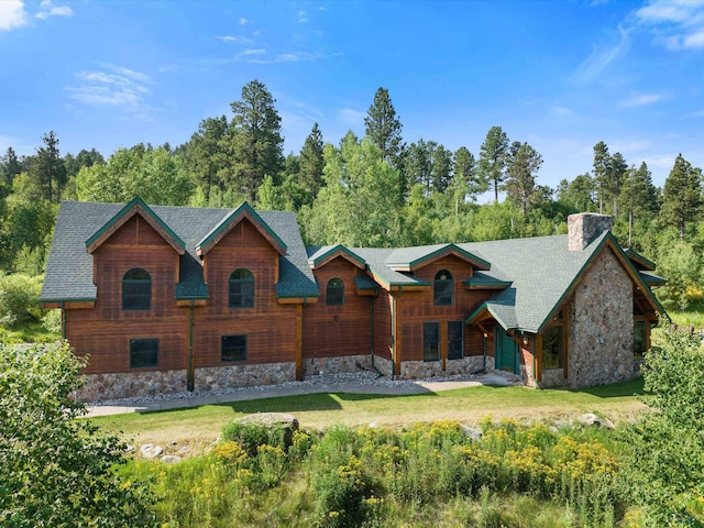 view of front of house featuring a front yard