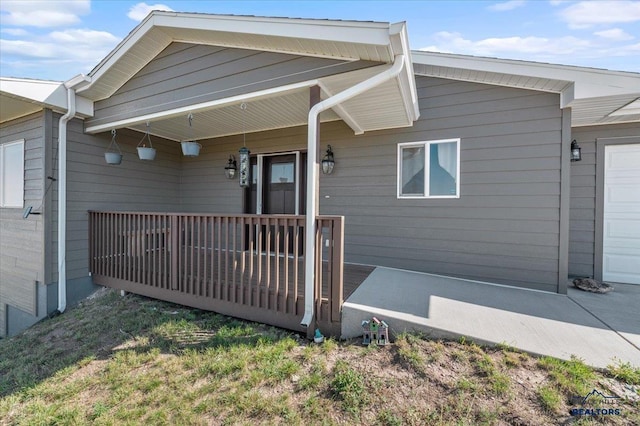 view of front of property featuring a porch