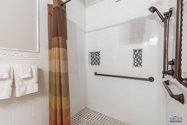 619 Mt Rushmore Rd, Custer, SD 57730 - full bathroom featuring tiled shower