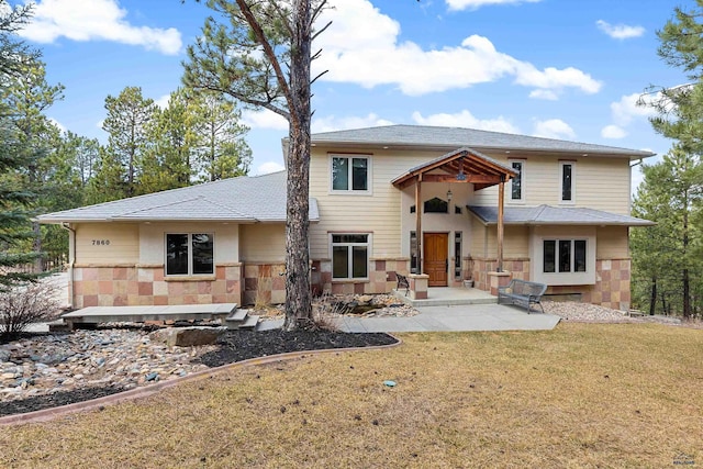 view of front facade featuring a front yard and a patio area