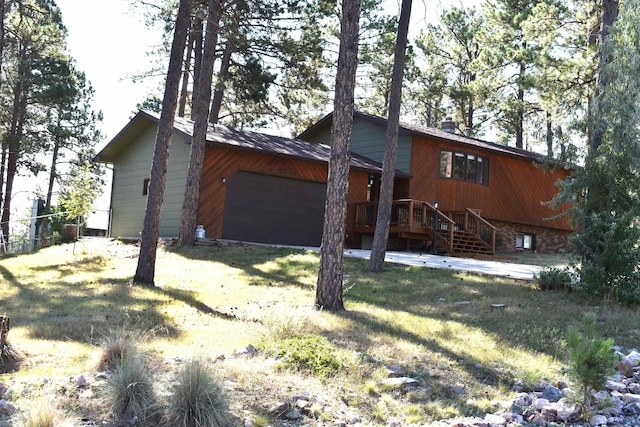 view of front of property featuring a garage and a front lawn