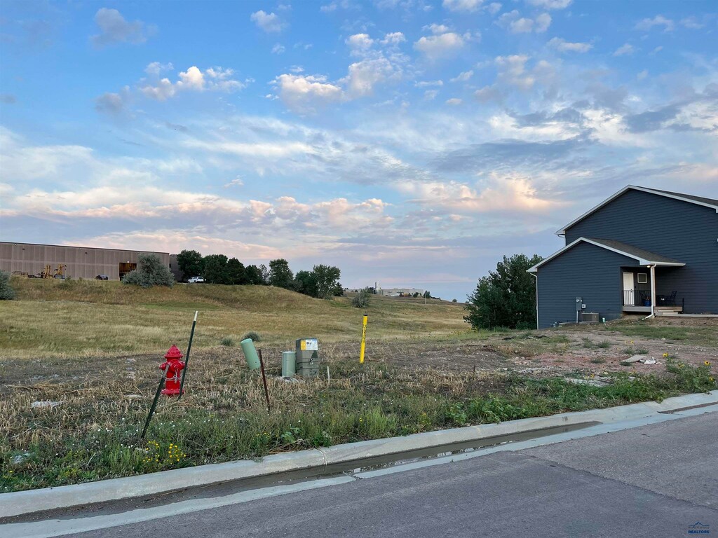 424 Copperfield Dr, Rapid City, SD 57703