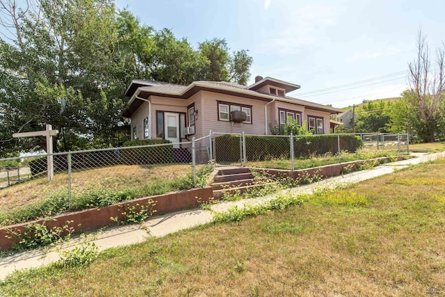 view of front facade with a front yard