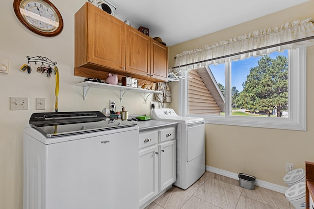 laundry room with cabinets and independent washer and dryer