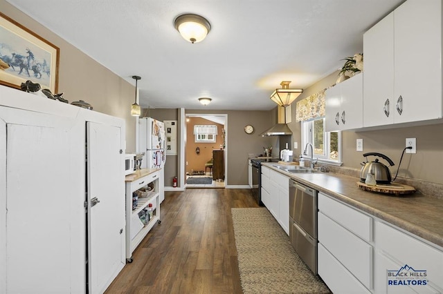 kitchen featuring white cabinets, a sink, dark wood finished floors, stove, and dishwasher
