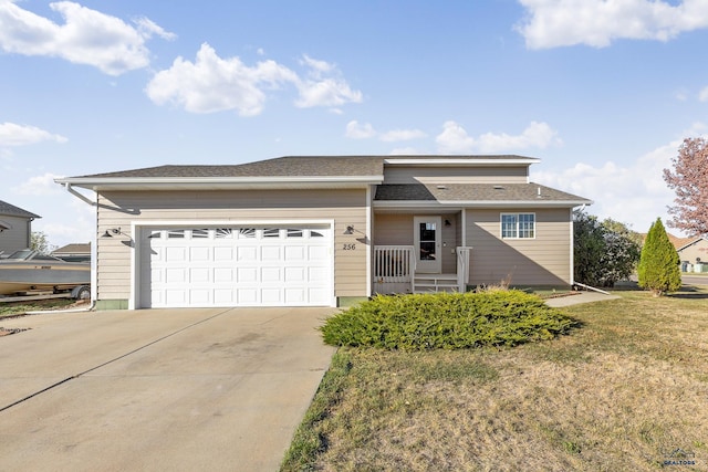 view of front of property featuring a front lawn and a garage