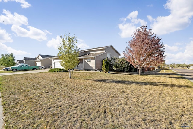 view of front facade with a front lawn