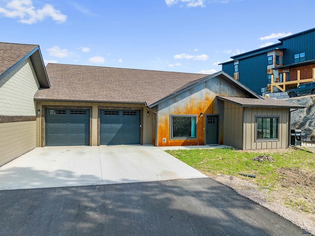 view of front facade with a garage