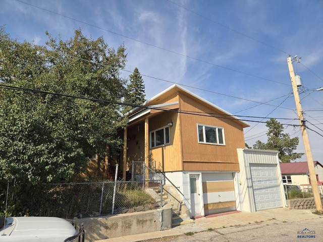 view of front facade featuring a garage