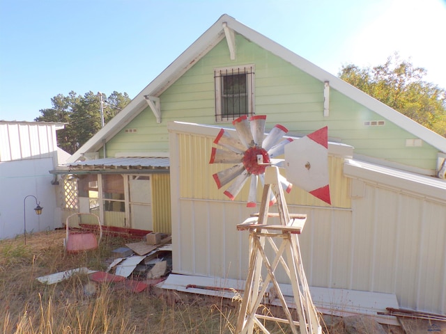 view of outbuilding