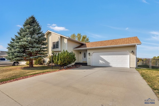 view of front of home featuring a front lawn and a garage