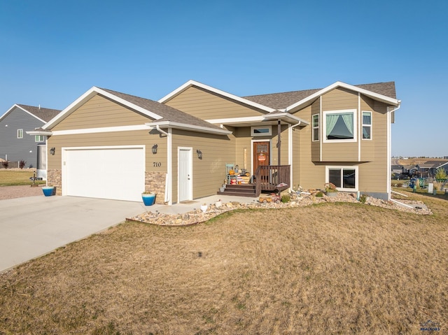 view of front of house featuring a front yard and a garage