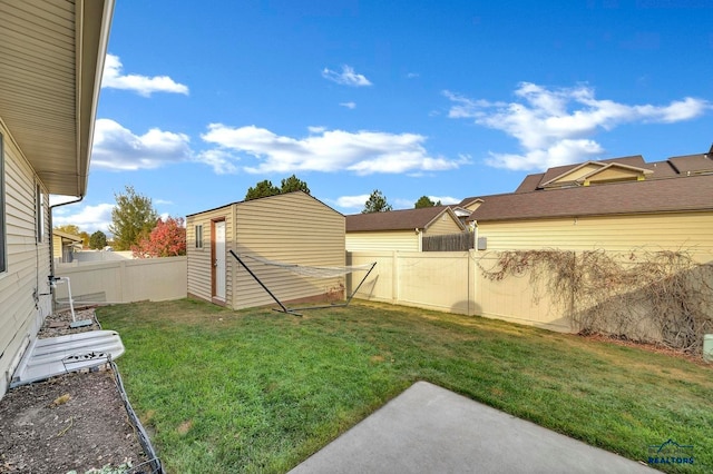 view of yard with a storage unit