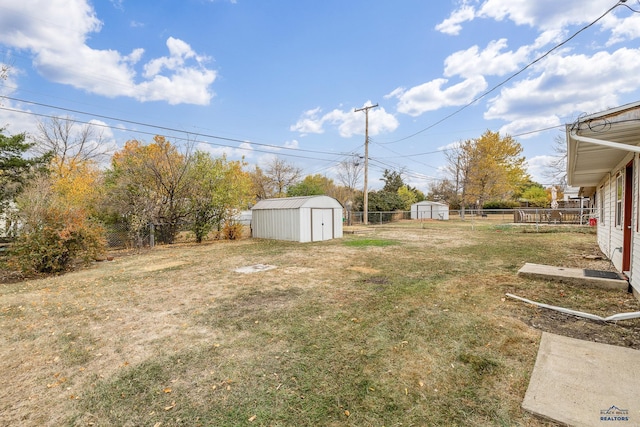 view of yard featuring a storage unit