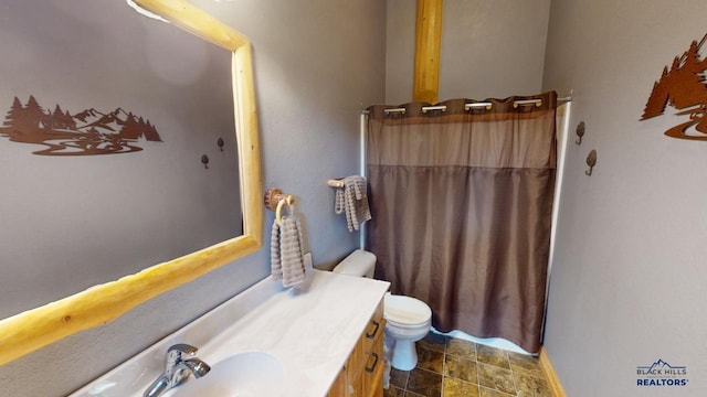 bathroom with toilet, curtained shower, and vanity