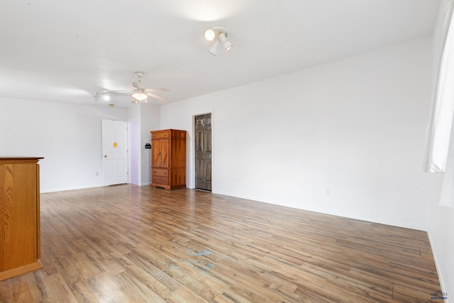 unfurnished room featuring light hardwood / wood-style flooring and ceiling fan