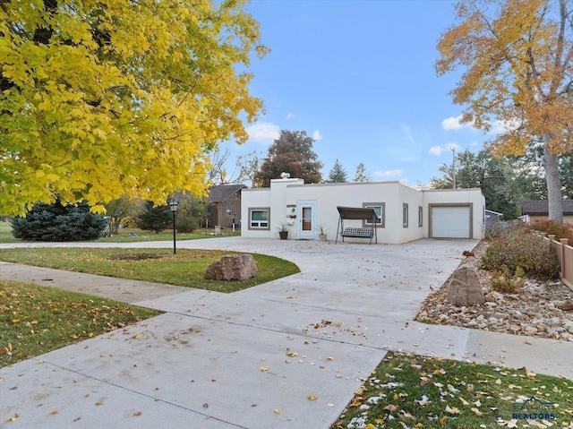 view of front facade with a garage and a front yard