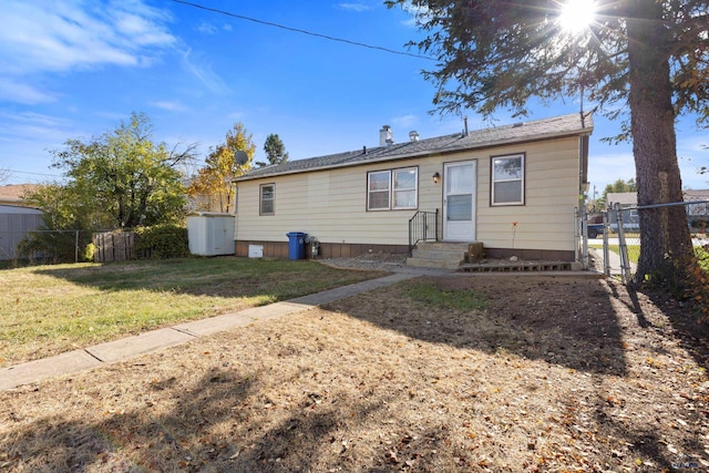 view of front of house with a front lawn