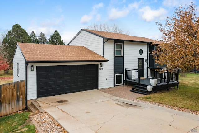 view of front property featuring a front lawn and a garage