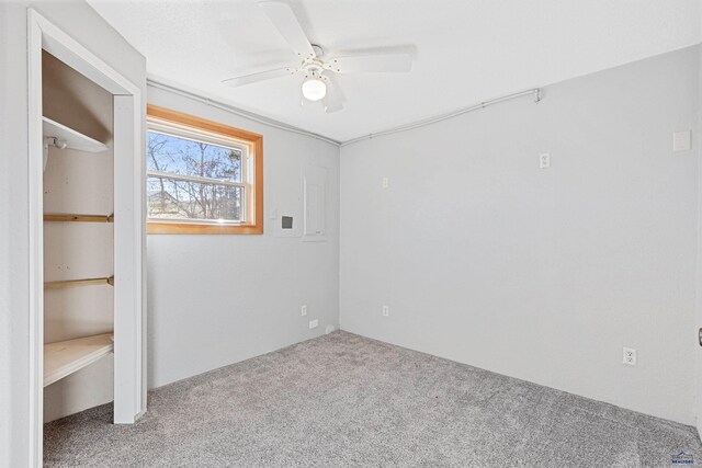 unfurnished room featuring carpet flooring and ceiling fan