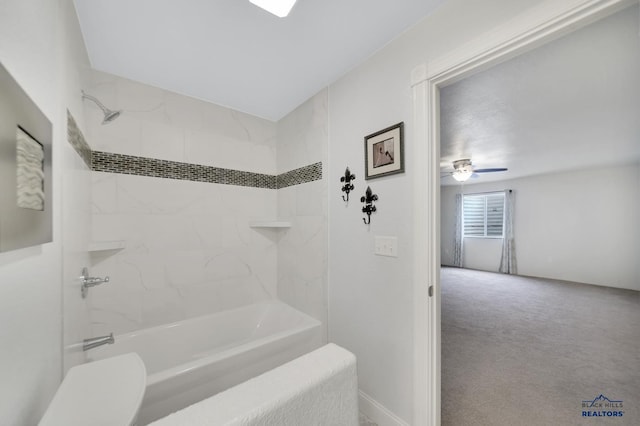 bathroom with tiled shower / bath