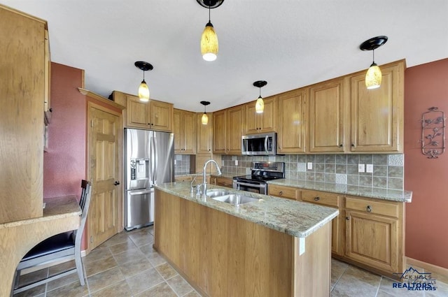 kitchen featuring sink, a center island with sink, hanging light fixtures, and appliances with stainless steel finishes