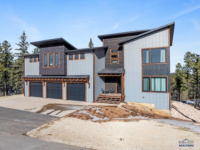 view of front of property featuring a garage