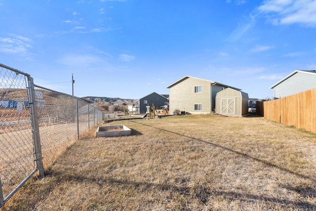 view of yard with a storage unit