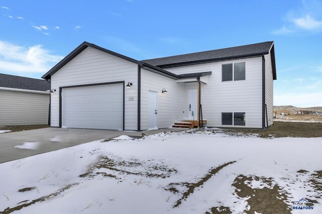 view of front of property featuring a garage