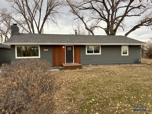 single story home with a front yard