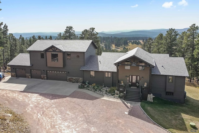 view of front of house featuring a mountain view, a garage, and a front yard