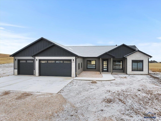 view of front facade with a garage