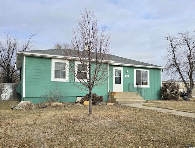 view of front facade with a front yard