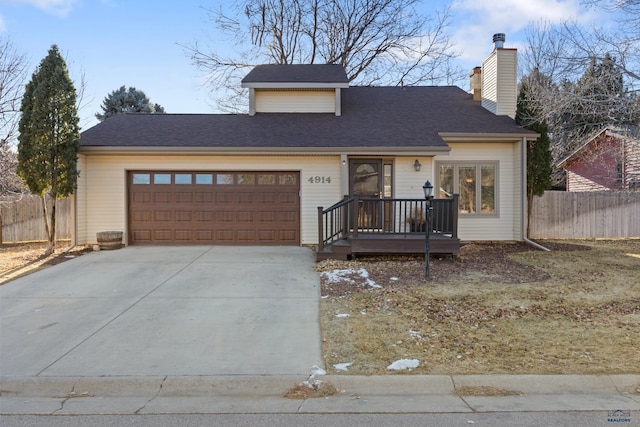 view of front facade with a garage