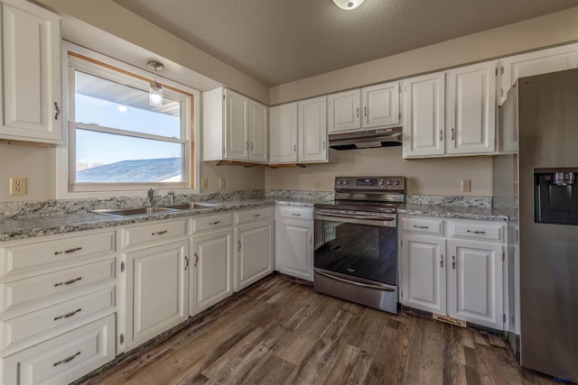 kitchen with sink, a textured ceiling, dark hardwood / wood-style flooring, white cabinetry, and stainless steel appliances