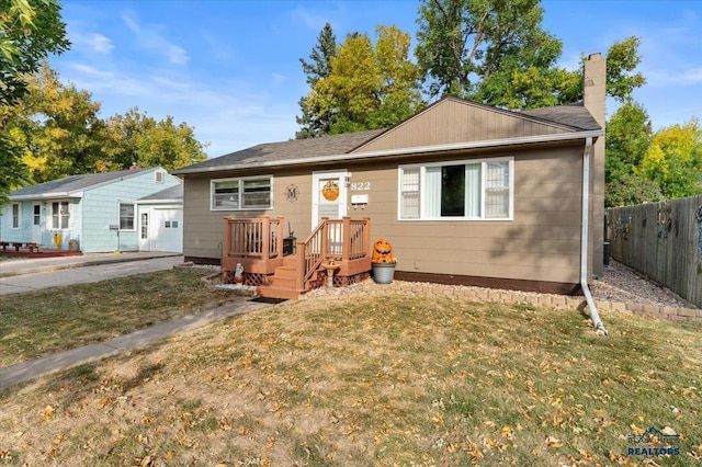 single story home featuring a front lawn