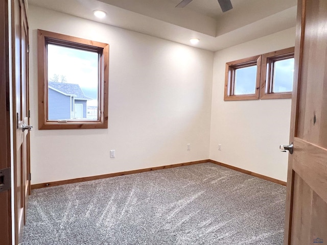 unfurnished room with carpet flooring and ceiling fan