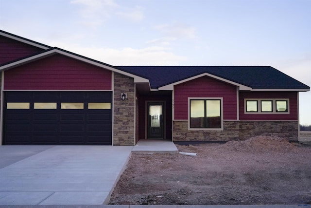 view of front facade featuring a garage