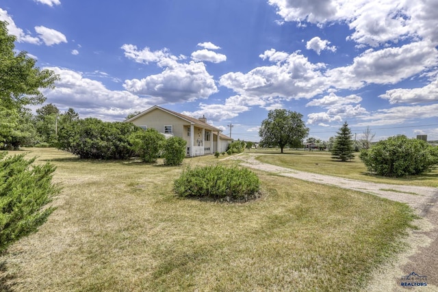 view of side of property featuring a lawn