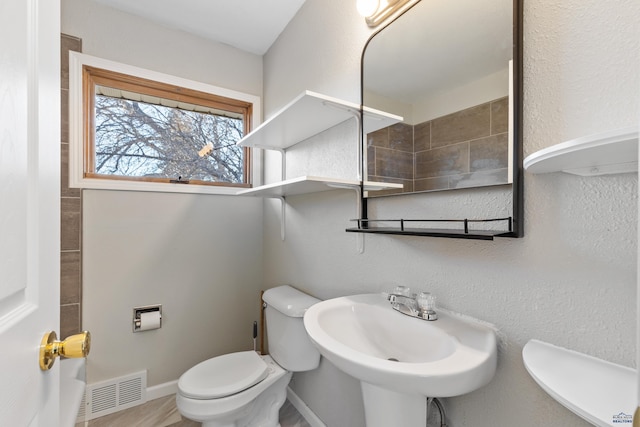 bathroom featuring toilet and sink