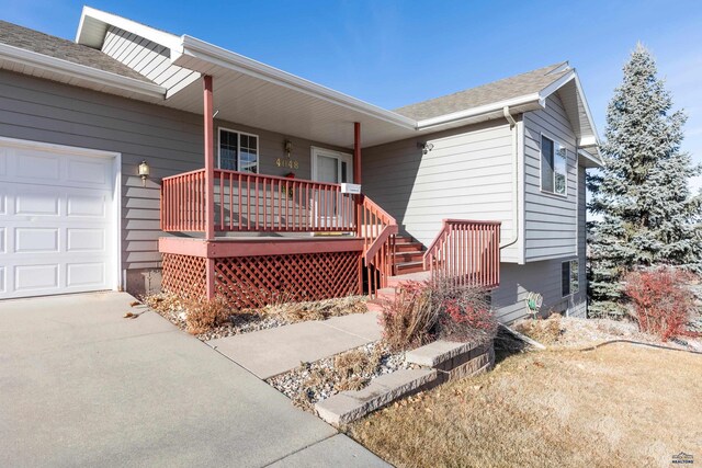 view of front of house featuring covered porch and a garage